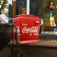 Classic Coca-Cola cool box 16 inch vintage metal storage trunk Classic Coca-Cola cool box 16 inch vintage metal storage trunk