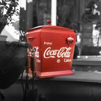 Classic Coca-Cola cool box 16 inch vintage metal storage trunk Classic Coca-Cola cool box 16 inch vintage metal storage trunk