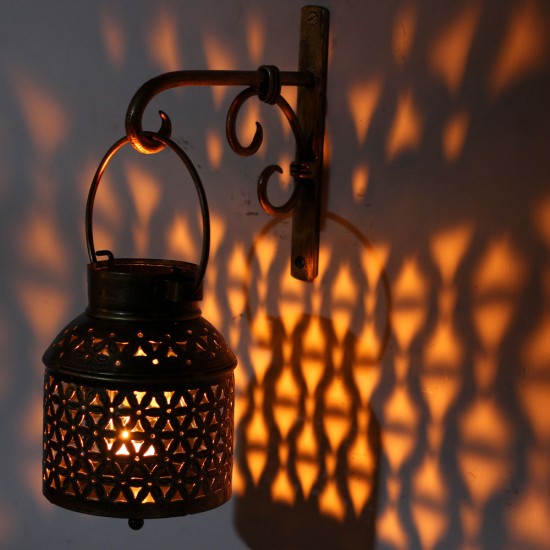 Hanging lanterns make for great garden decorative items