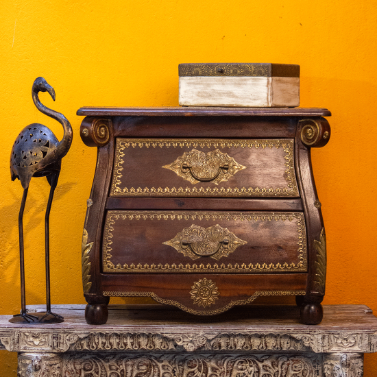 colonial bedside chest of three drawers hand-crafted wood finish Indune colonial bedside chest of three drawers hand-crafted wood finish Indune