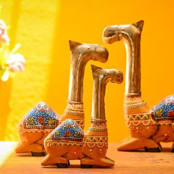 wooden handpainted camel showpiece (set of three)