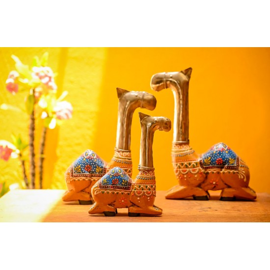 wooden handpainted camel showpiece (set of three)
