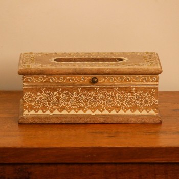 Hand Painted Floral Tissue Box – Top View Top view of a wooden tissue box with an oval dispensing cut-out, edged with a white hand-painted floral border and small gold dot accents.
