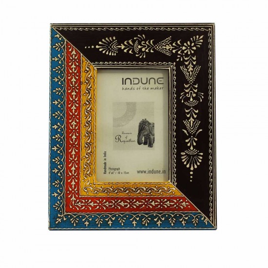 Traditional Wooden Photo Frame - Hand Painted 4 x 6 Inches Traditional Wooden Photo Frame - Hand Painted 4 x 6 Inches