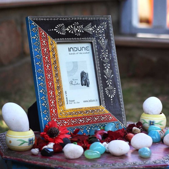 Traditional Wooden Photo Frame - Hand Painted 4 x 6 Inches Traditional Wooden Photo Frame - Hand Painted 4 x 6 Inches
