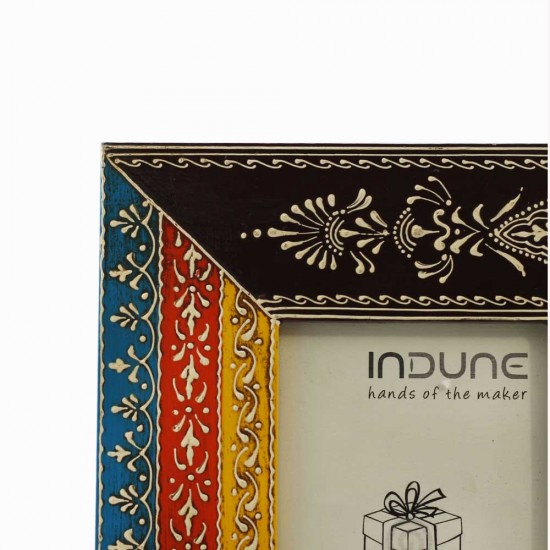 Traditional Wooden Photo Frame - Hand Painted 4 x 6 Inches Traditional Wooden Photo Frame - Hand Painted 4 x 6 Inches