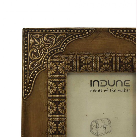 Wooden Photo Frame - Embossed Metal 4 x 6 Inches Wooden Photo Frame - Embossed Metal 4 x 6 Inches