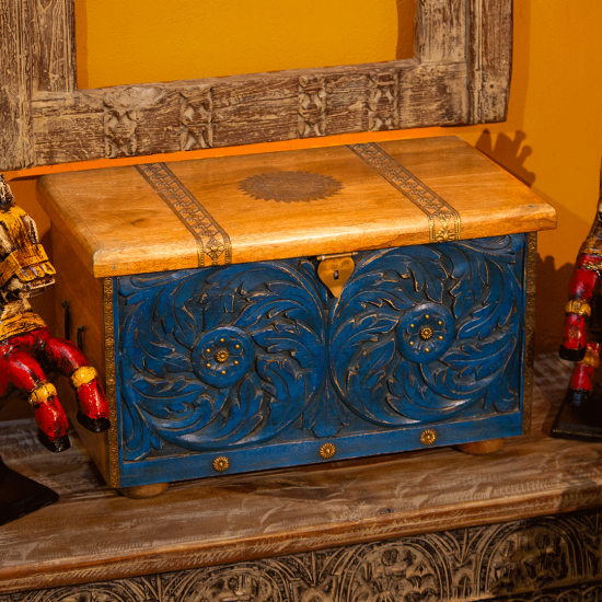 Dark blue wooden treasure box 22x12x13 inch – vintage storage chest front view Dark blue wooden treasure box 22x12x13 inch – vintage storage chest front view