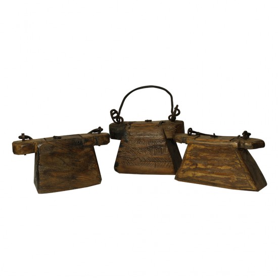 Vintage Carved Wooden Oil Box Vintage Carved Wooden Oil Box