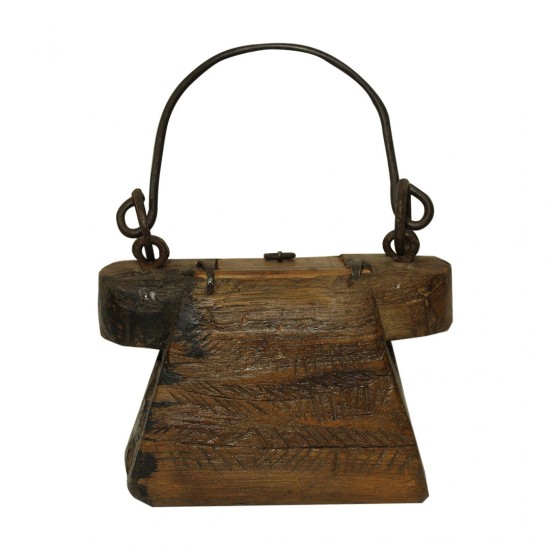 Vintage Carved Wooden Oil Box Vintage Carved Wooden Oil Box