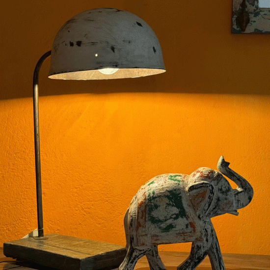 Vintage soldier helmet table lamp handcrafted in India by Indune Vintage soldier helmet table lamp handcrafted in India by Indune