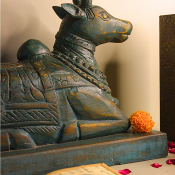 Full setup of distressed blue Nandi sculpture with candles and Ganesh idol – handcrafted Indian handicraft for home temple and gifting.