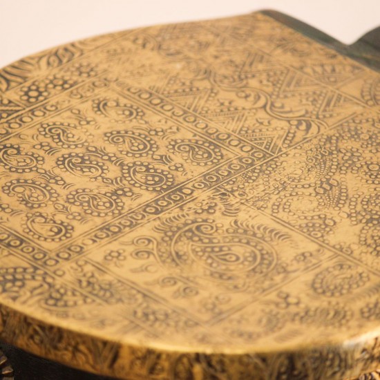 Elephant Stool – Green with Embossed Brass, Side View Side view of the elephant stool, showing the raised trunk, the brass-embossed seat and the brass side panel set between the dark green legs.