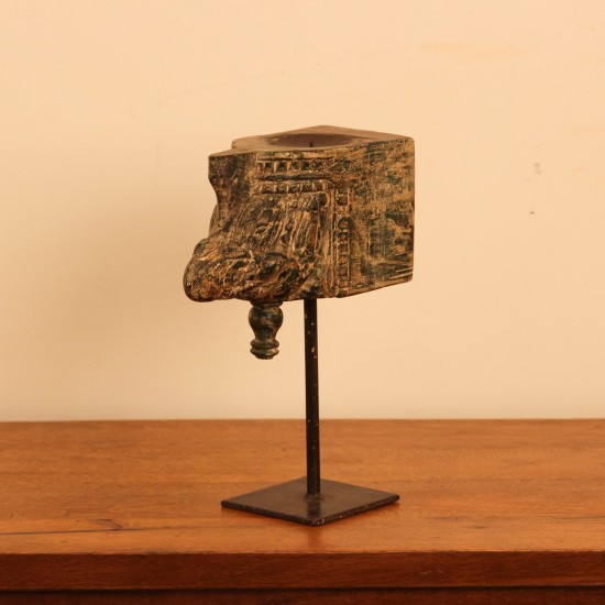 Antique Carved Wooden Bracket Fragment – Bright Green Genuine antique wooden bracket fragment with traces of original bright green pigment, hand-carved scrollwork edge detailing, mounted upright as a standalone decor piece.