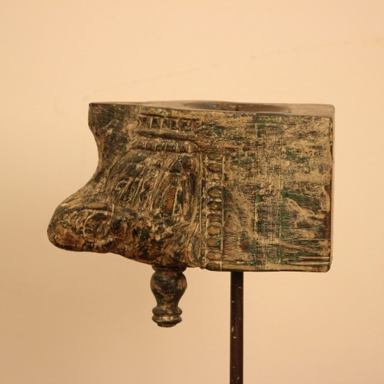 Antique Carved Wooden Bracket Fragment – Bright Green Genuine antique wooden bracket fragment with traces of original bright green pigment, hand-carved scrollwork edge detailing, mounted upright as a standalone decor piece.